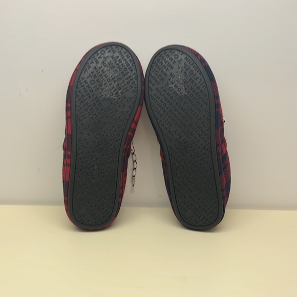 Tommy Hilfiger Red Plaid Fluffy Slippers Men’s Size 9 (NWOT) - Picture 6 of 6